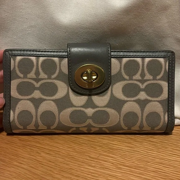 Coach wallet - Picture 1 of 8